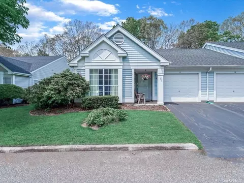 17 Brookville, Ridge, NY 11961
