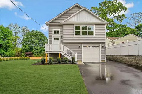 22 Corlett Pl, Huntington Station, NY 11746