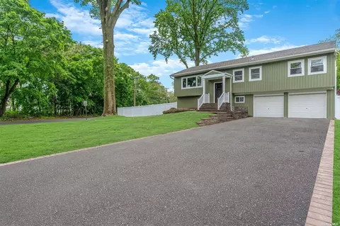 72 Joyce Dr, Hauppauge, NY 11788