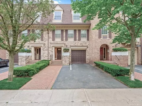 14-11 Bonnie Ln #106 U, Bayside, NY 11360