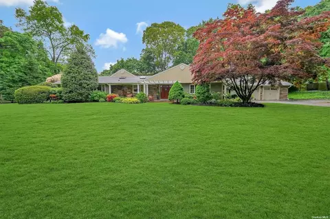 7 Harmony Rd, Huntington, NY 11743