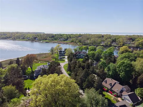 9 Cedar Ln, Setauket, NY 11733