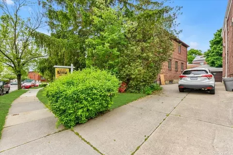 136-15 71st Rd, Flushing, NY 11367