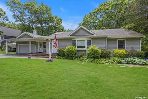 2 Vine Ln, East Northport, NY 11731