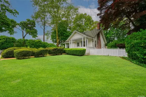 91 Knollwood Ave, Huntington, NY 11743