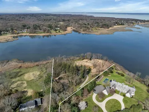 117 Horseshoe Rd, Mill Neck, NY 11765