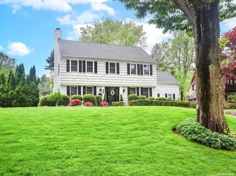 105 Abbey Rd, Manhasset, NY 11030