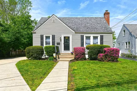 181 Richmond Ave, Amityville, NY 11701