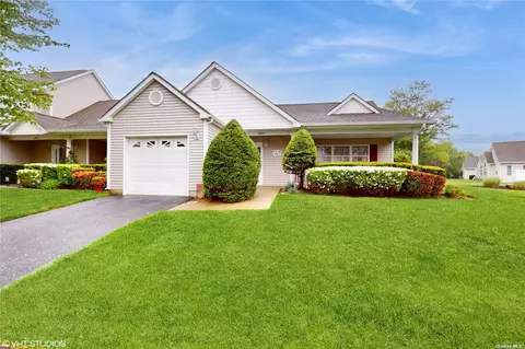 801 Pebble Beach Path #801, Riverhead, NY 11901