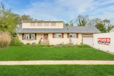 666 Everdell Ave, West Islip, NY 11795