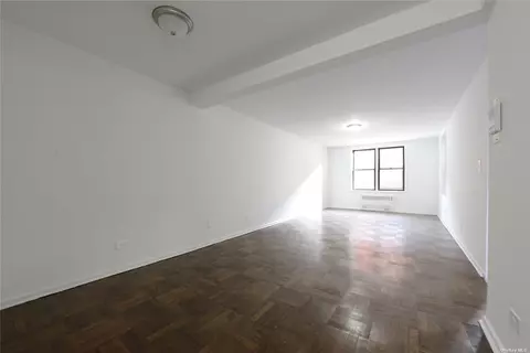 1040 Neilson St #1K, Far Rockaway, NY 11691