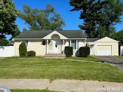 21 Beta Dr, Amityville, NY 11701