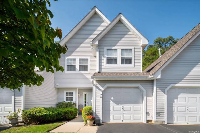 190 Erik Dr #190, East Setauket, NY 11733