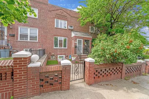 20-08 28th St, Astoria, NY 11105