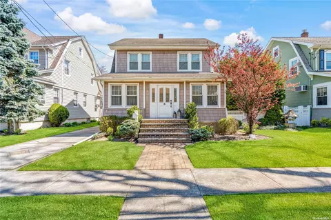 5 Hazel Pl, Lynbrook, NY 11563