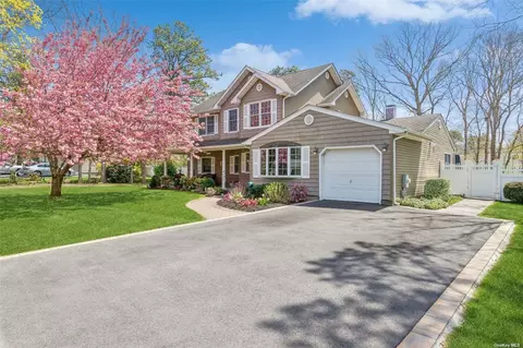 4 Estates Dr, Port Jefferson Station, NY 11776