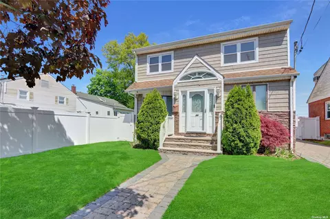 28 Euston Rd S, West Hempstead, NY 11552