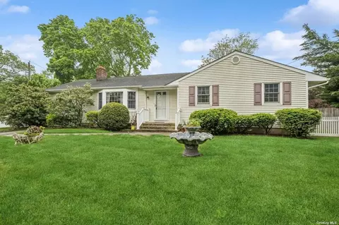 1 Ivy Hill Ct, Huntington, NY 11743