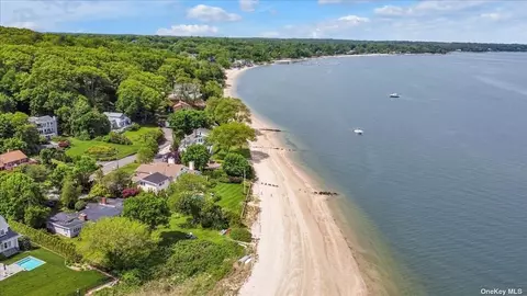 100 Crescent Beach Dr, Huntington Bay, NY 11743