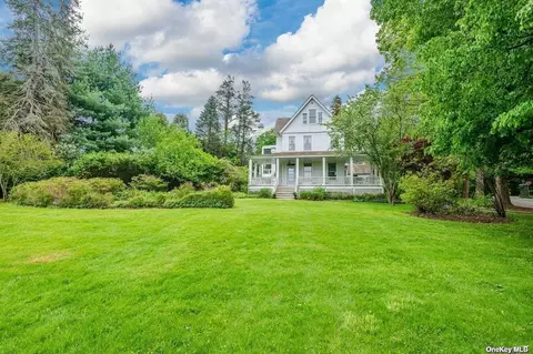 4 Baycrest Dr, Huntington Bay, NY 11743