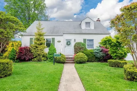 600 Baldwin Dr, West Hempstead, NY 11552