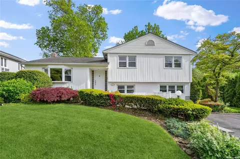 1 Leah Ln, Plainview, NY 11803