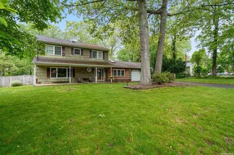 22 Reynolds Rd, Shoreham, NY 11786