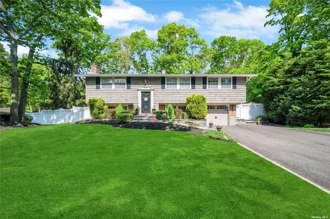1 Cottontail Ln, East Setauket, NY 11733