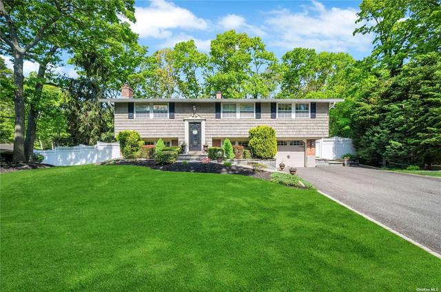 1 Cottontail Ln, East Setauket, NY 11733