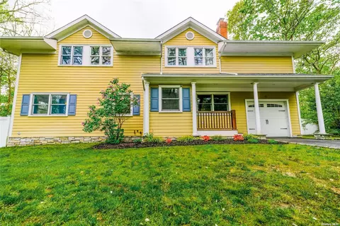 42 Bauer Ave, Manorville, NY 11949