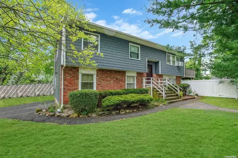 2857 Pond Rd, Ronkonkoma, NY 11779