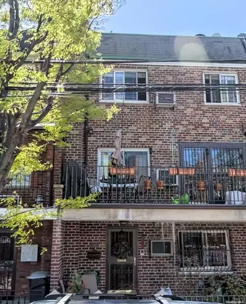 72-42 Caldwell Ave, Maspeth, NY 11378