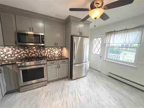 140 Farber Dr #140, West Babylon, NY 11704