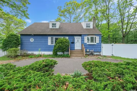 220 Malts Ave, West Islip, NY 11795