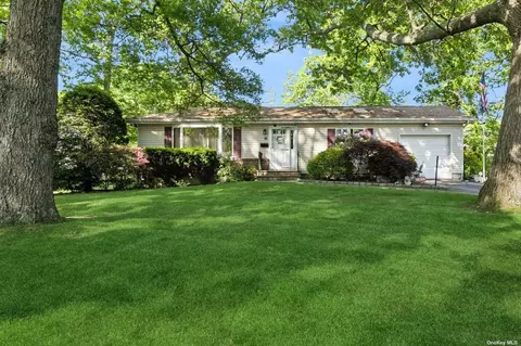 16 Mansfield Ln, East Northport, NY 11731