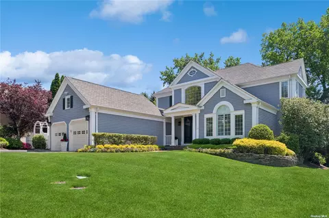 33 Gracewood Dr, Manhasset, NY 11030
