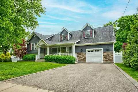 1326 Pulaski Rd, East Northport, NY 11731