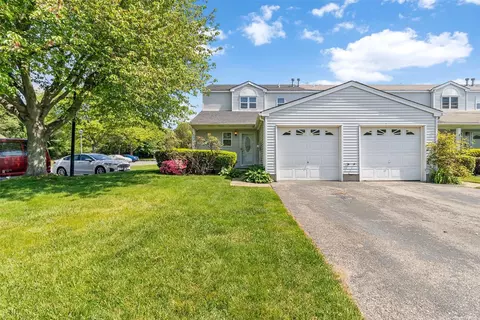 2741 Schleigel Blvd #2741, Amityville, NY 11701