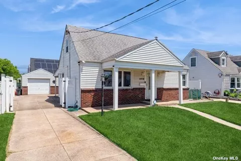 1978 Franklin Rd, Valley Stream, NY 11580
