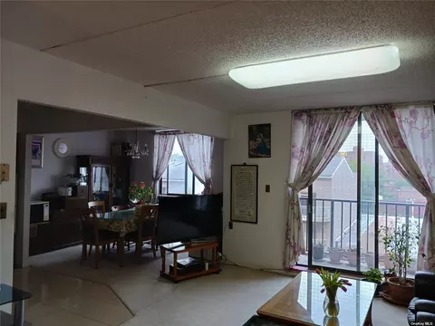 144-77 Roosevelt Ave #5A, Flushing, NY 11354