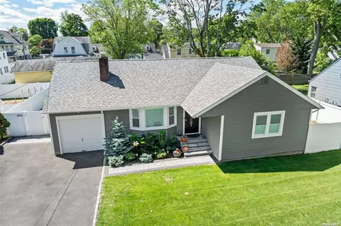 16 Chichester Rd, South Huntington, NY 11746