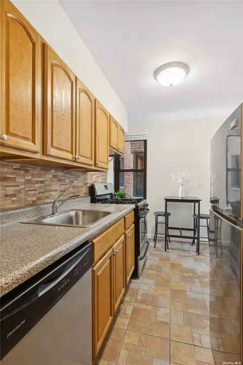 100-11 67th Rd #314, Forest Hills, NY 11375