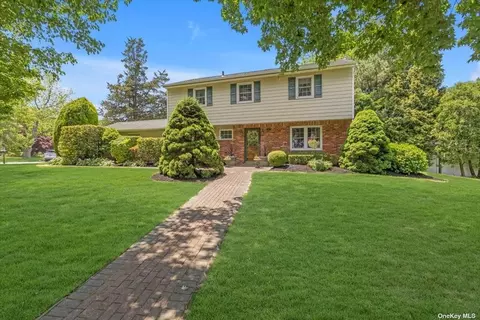 11 Mckay Rd, Huntington Station, NY 11746