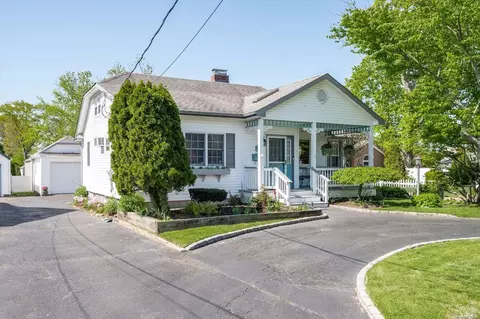 64 Hamilton St, Amityville, NY 11701