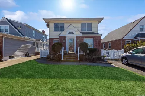264-12 82nd Ave, Glen Oaks, NY 11004
