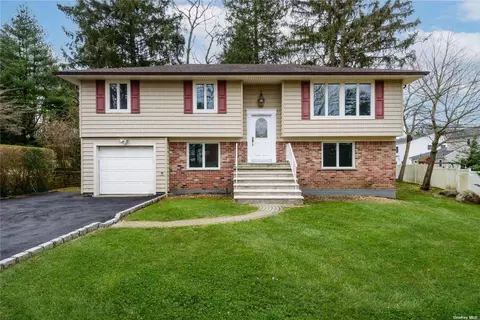 4 Alpine Dr, Syosset, NY 11791