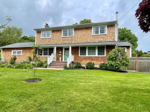 913 Hampshire Rd, Bay Shore, NY 11706