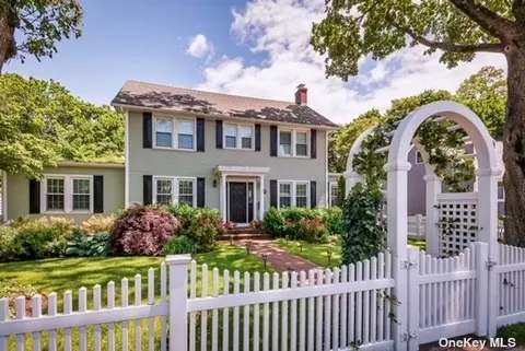 184 Nassau Rd, Huntington, NY 11743