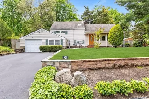 24 Scott Dr, Melville, NY 11747