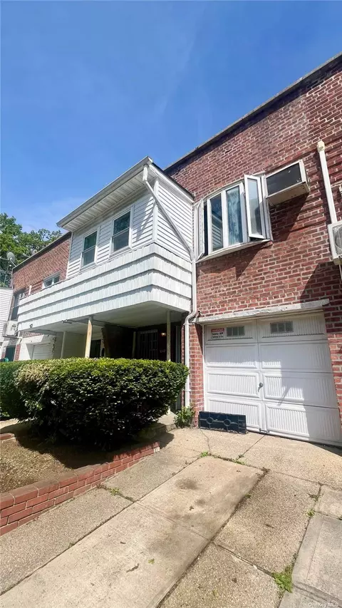 165-07 72nd Ave, Fresh Meadows, NY 11365